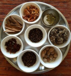 Ayurveda zum Abnehmen: ein ganzheitlicher Ansatz für mehr Wohlbefinden