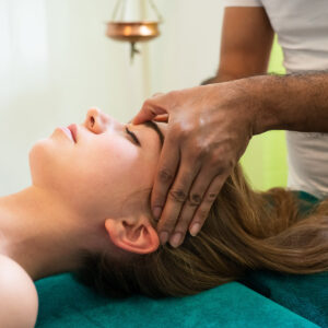 Marma Massage mit Potli für Kapha Vata